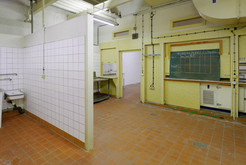 Bild 6904: Unterkunfts- und Hilfsbereich: Küche Richtung Speiseraum.  Komplexlager 12 / Malachit Halberstadt