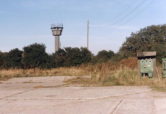 Beobachtungsturm BT-11. Dieser Turm befand sich in Hafennähe Quelle: Sammlung Voss