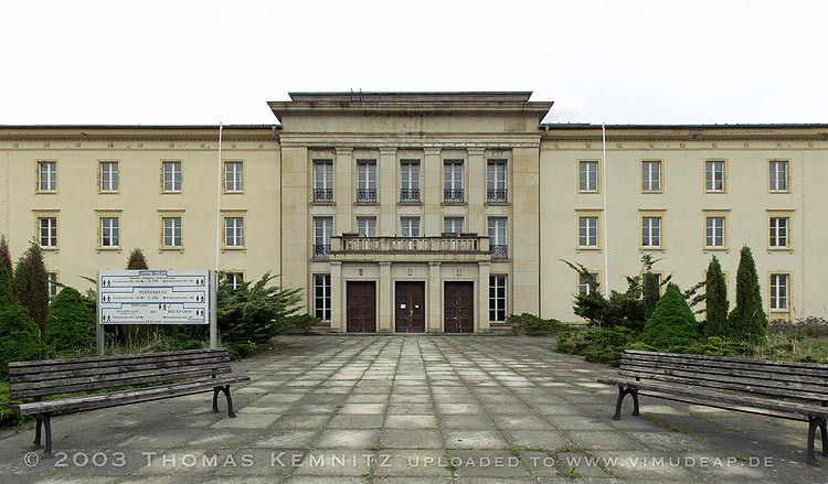 Lektionsgebäude 02. Front des Lektionsgebäudes. Heute «Haus Berlin»