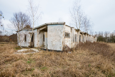 KRÖLBAU Mittelschiffreihung mit Korridor: Mitte der 1970er Jahre als Arbeiterwohnheim für einen Chemiebetrieb in Sachsen-Anhalt errichtet. Aufnahmedatum: 17.03.2015 © Thomas Kemnitz Bild 9727