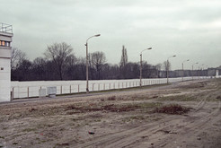 Todesstreifen an der Bernauer Straße im Bezirk Wedding (West-Berlin), 18.01.1990 Bild 6732