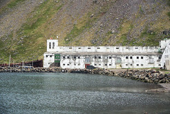 Bild 3967, Heringsfabrik Djúpavík, Island.  
