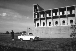 Westansicht eines Fragmentes der Trogbrücke am westlichen Elbufer, Sommer 1990. © tk Bild 9750