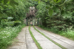 Kombinierte Eisenbahn- und Kfz-Zufahrt am ehemaligen NVA-Komplexlager 12, 14.06.2003. © tk. Bild 9755
